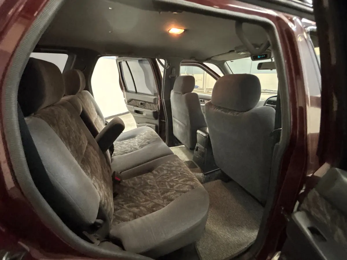 Vehicle photo 37