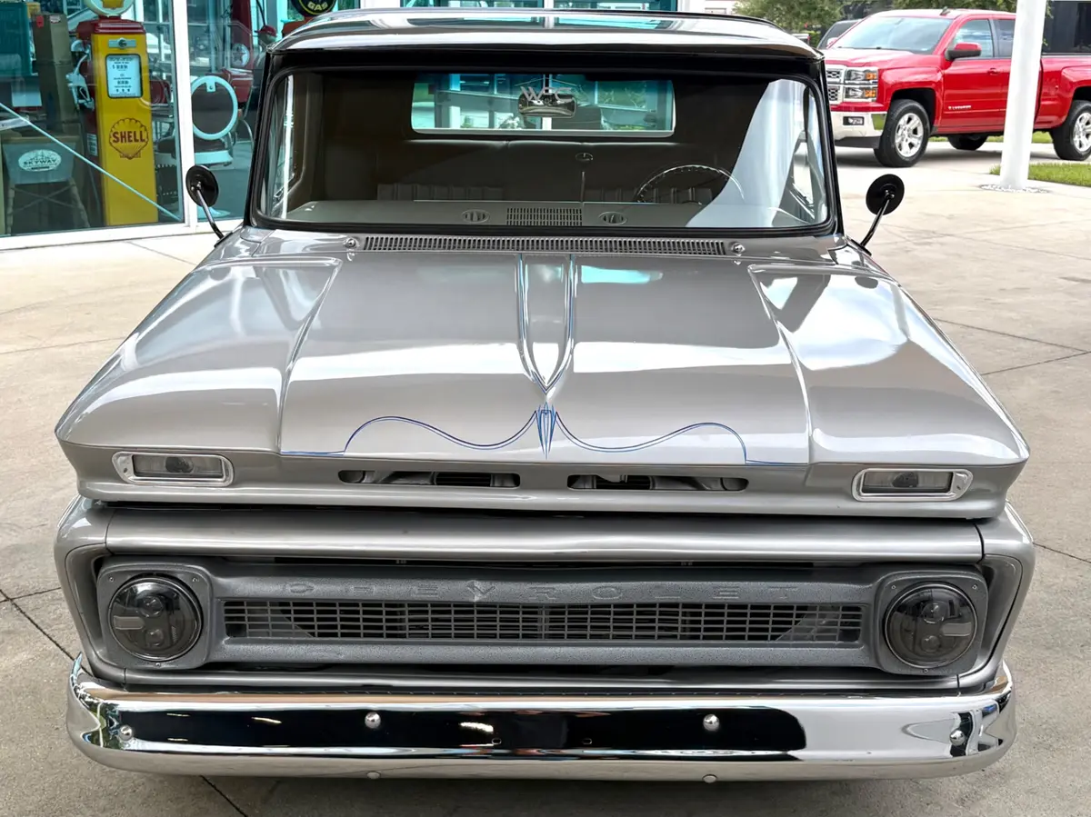 Vehicle photo 3