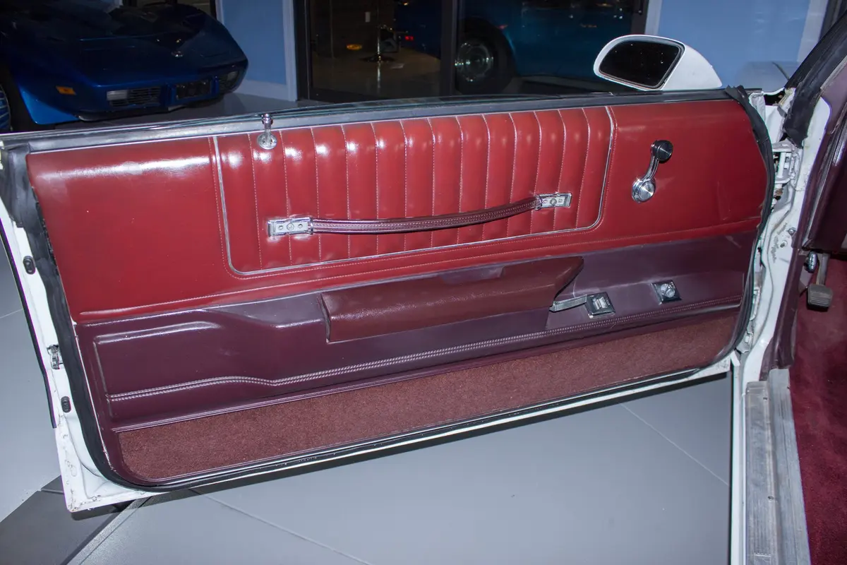 Vehicle photo 15