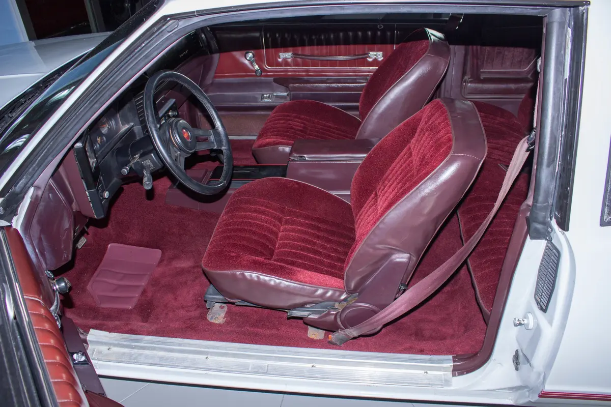 Vehicle photo 16