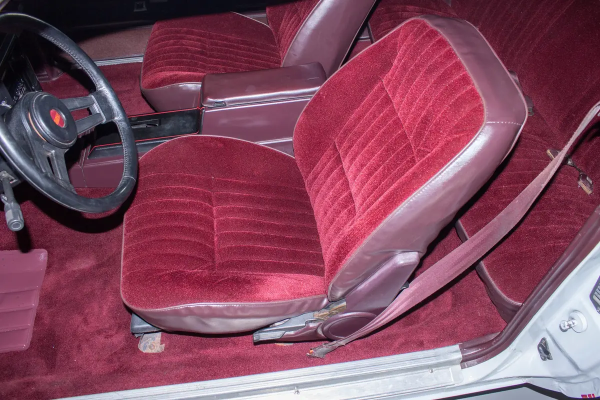 Vehicle photo 17