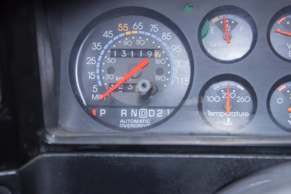 Vehicle photo 24