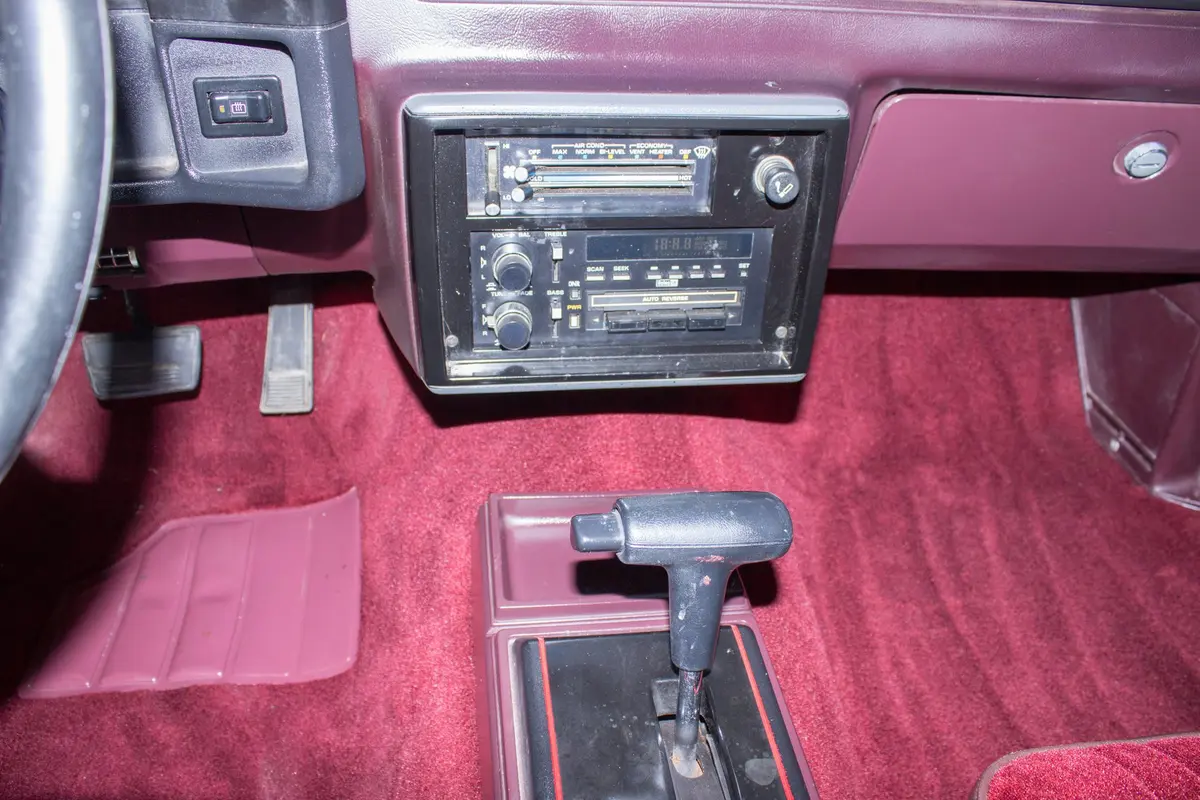 Vehicle photo 25