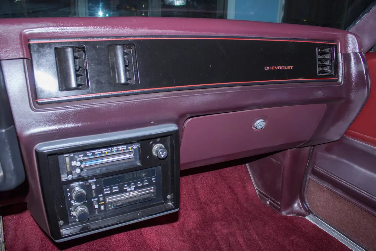 Vehicle photo 26