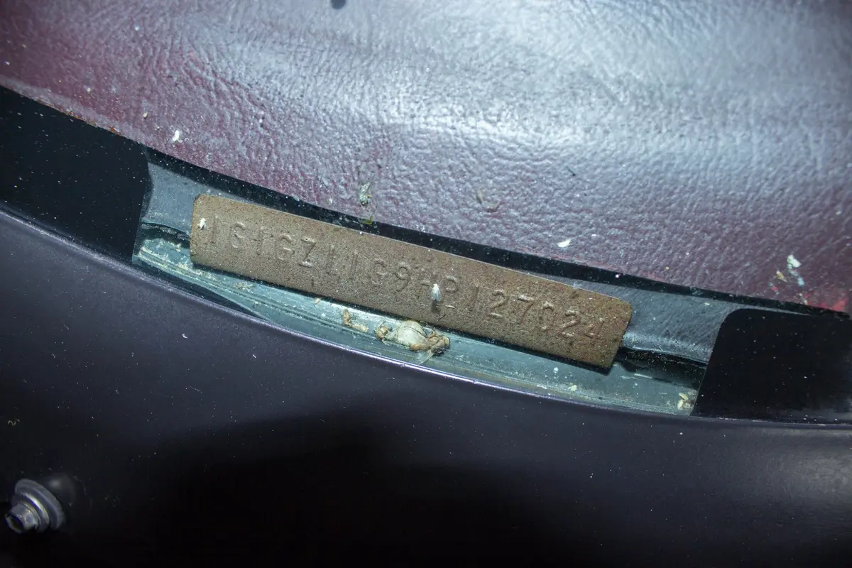 Vehicle photo 28