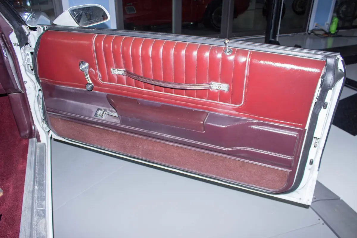 Vehicle photo 30