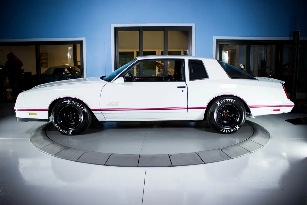 Vehicle photo 3