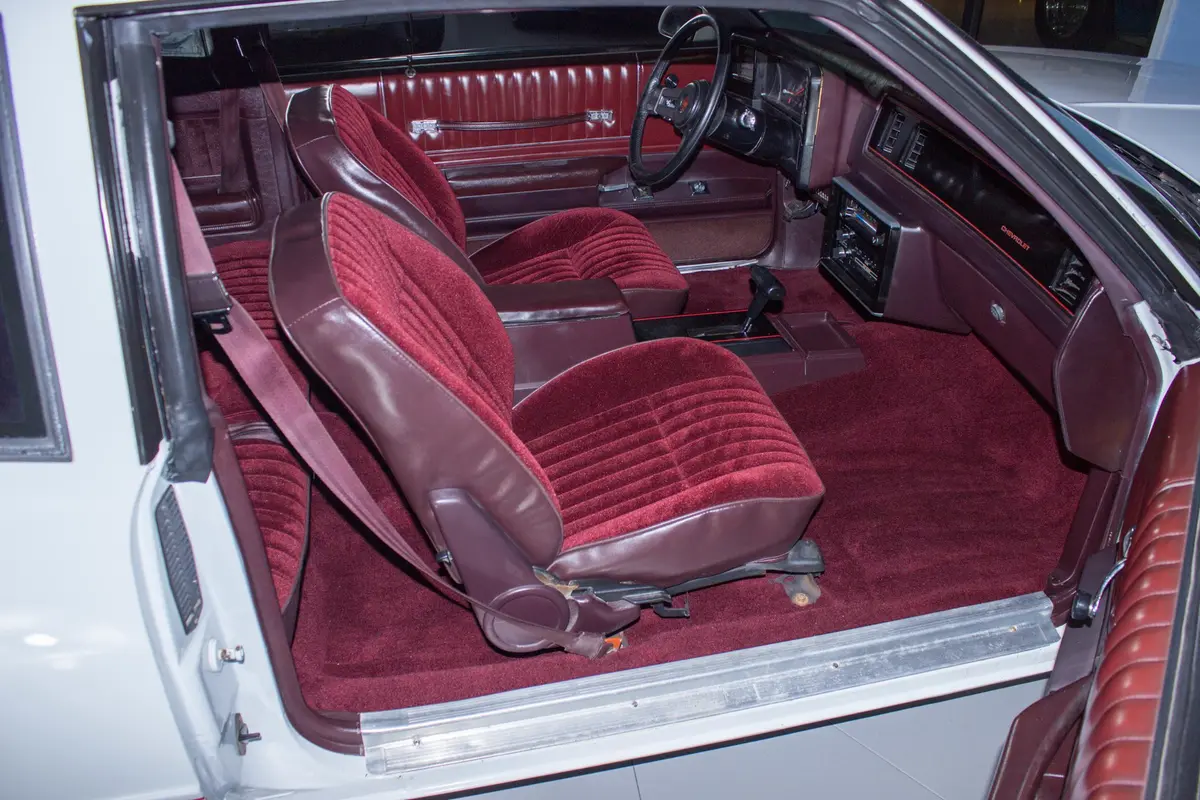 Vehicle photo 31