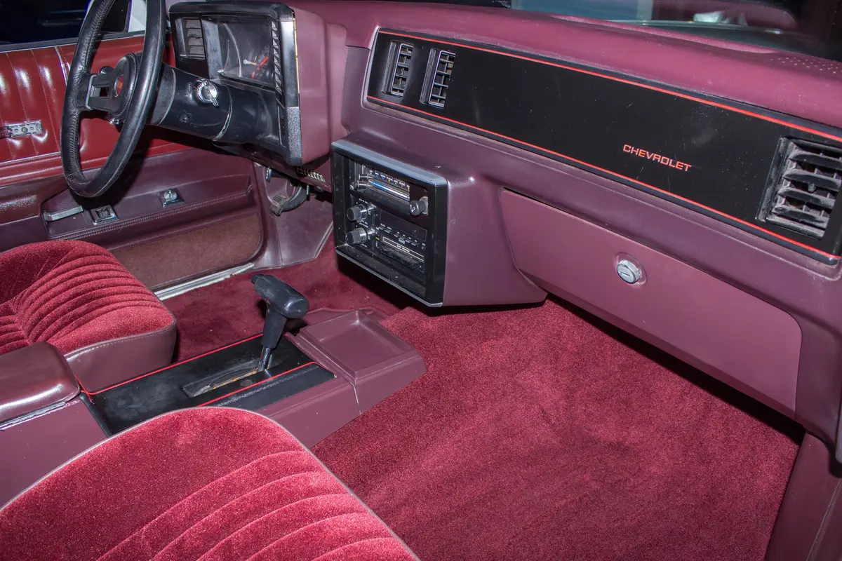 Vehicle photo 34