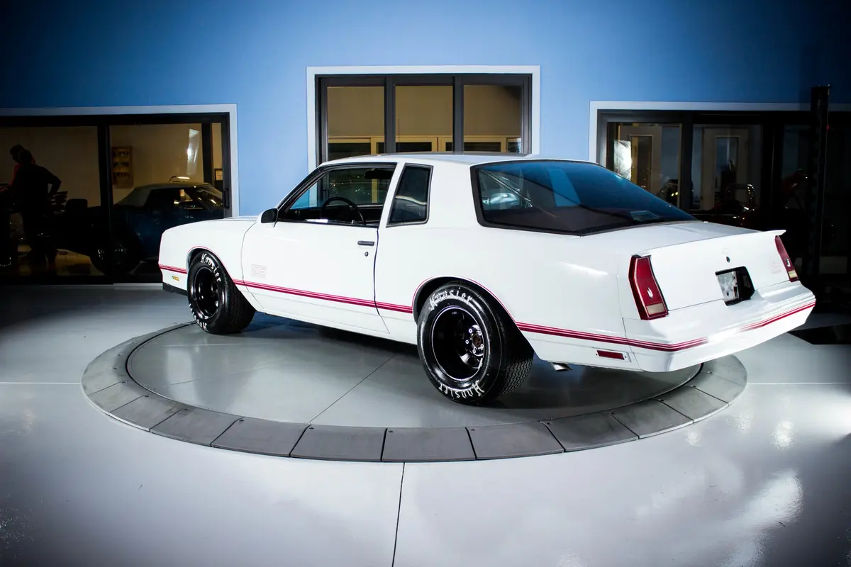 Vehicle photo 4