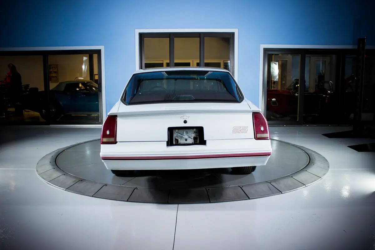 Vehicle photo 5