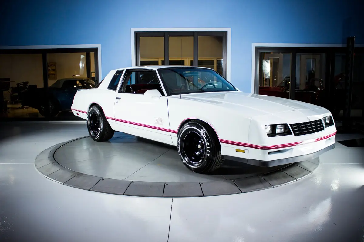 Vehicle photo 8