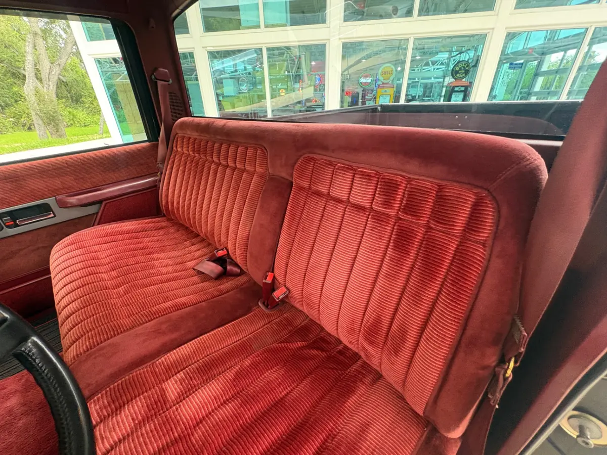 Vehicle photo 34