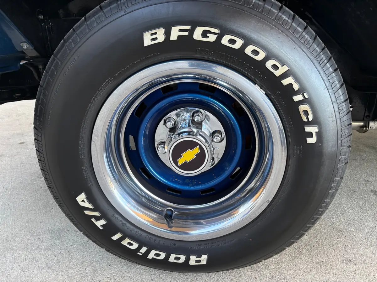 Vehicle photo 21