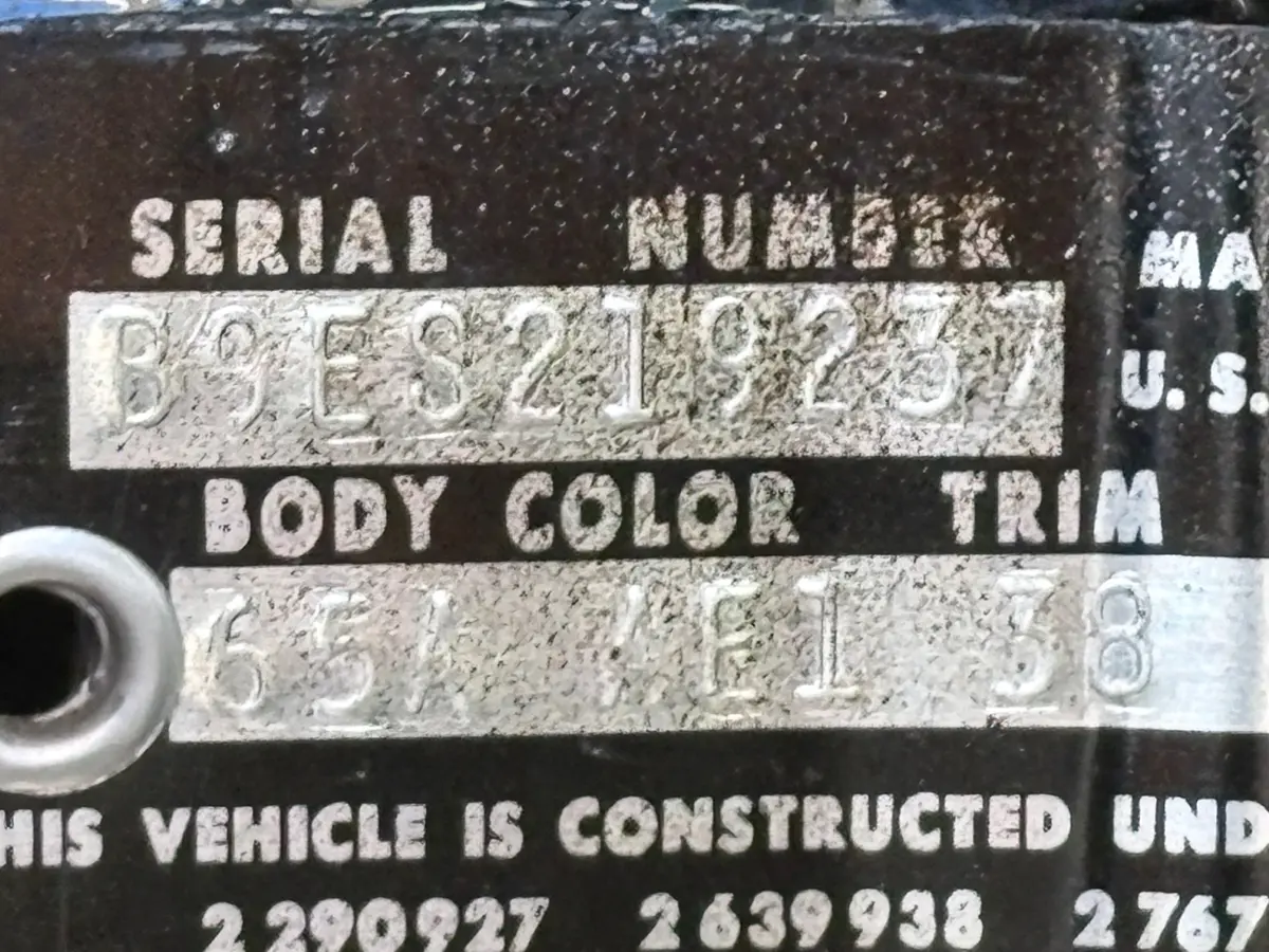 Vehicle photo 21