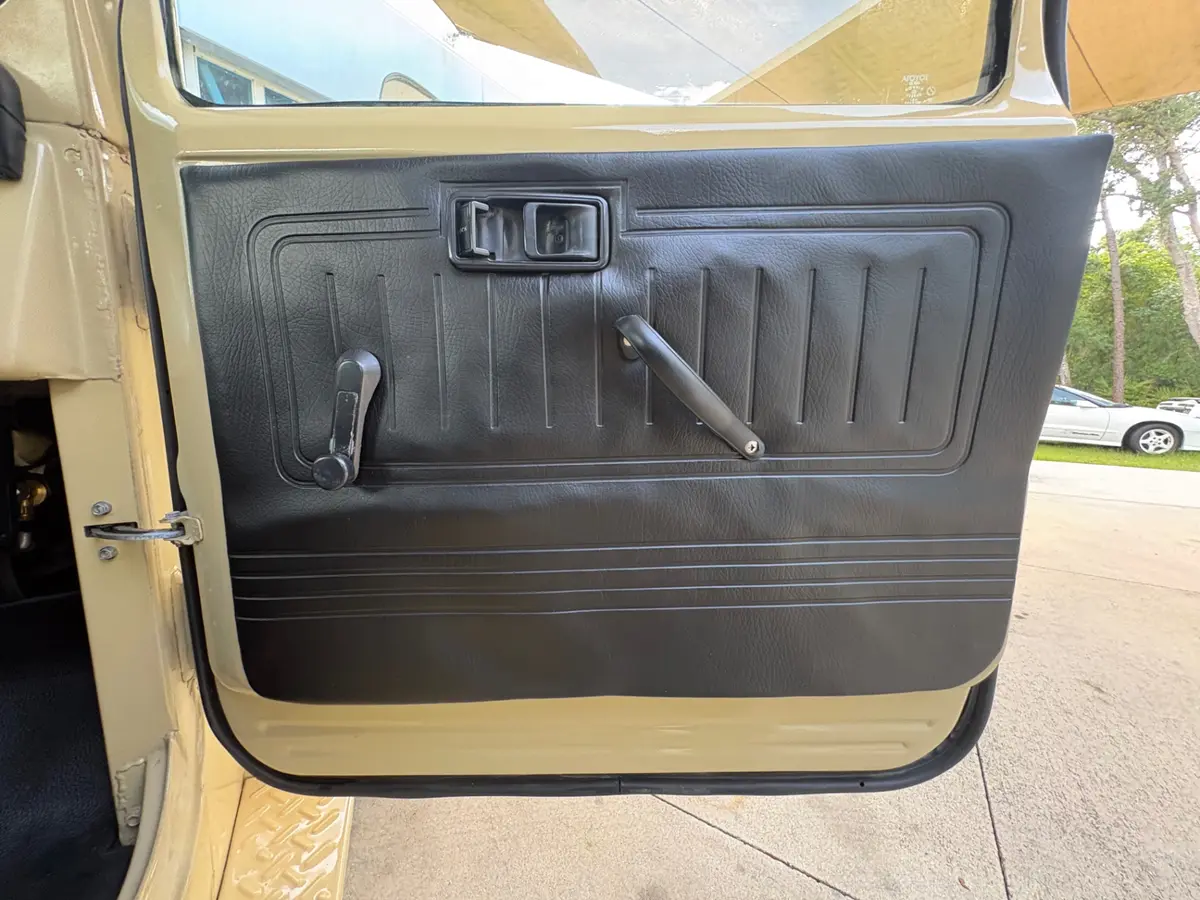 Vehicle photo 37