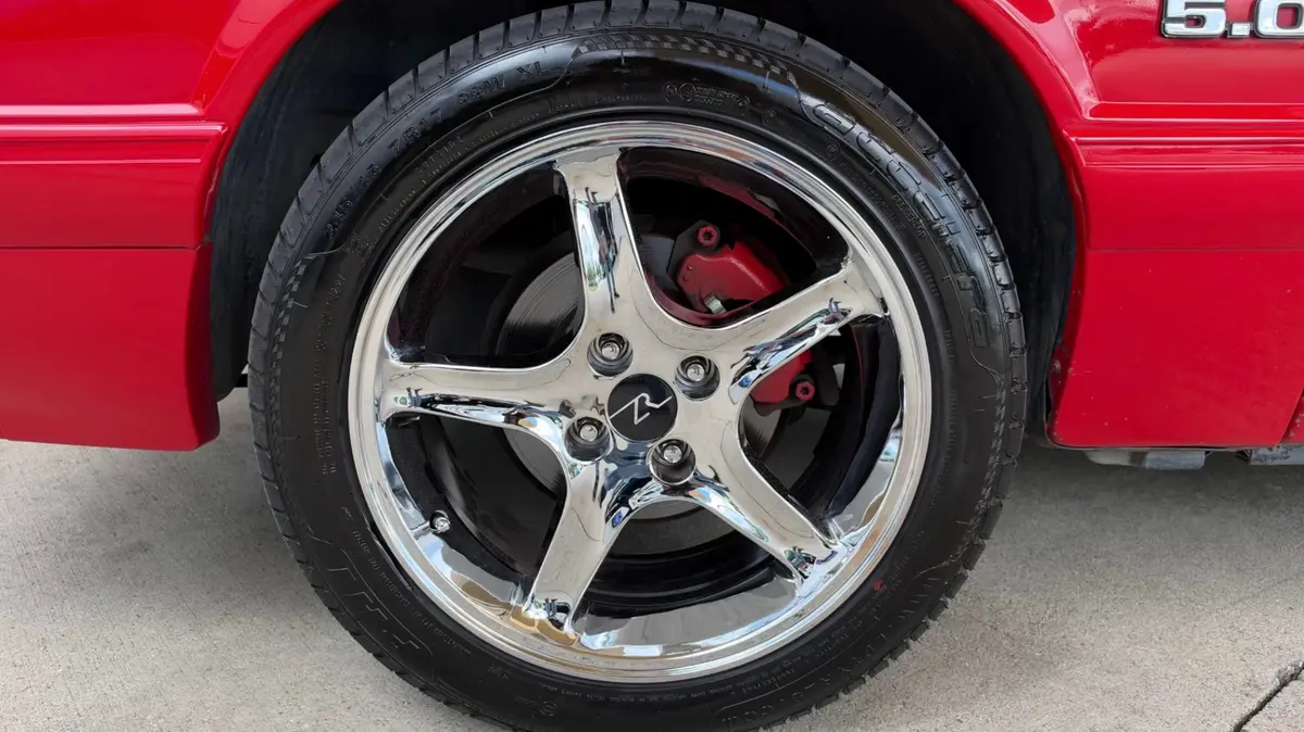 Vehicle photo 27