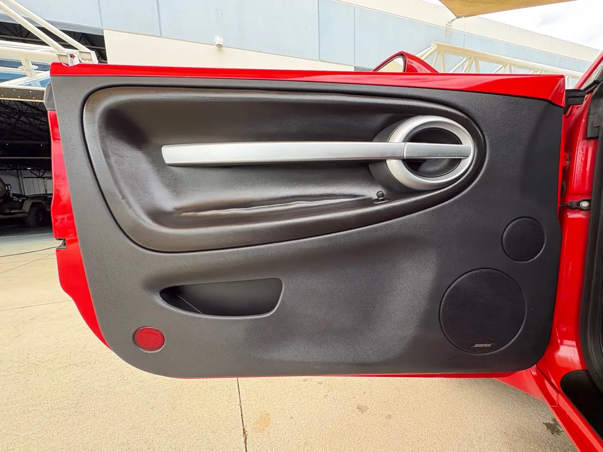 Vehicle photo 30