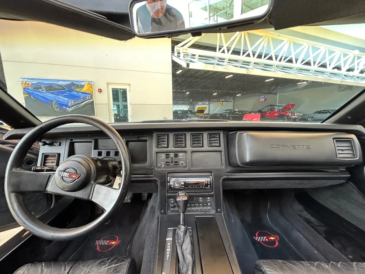 Vehicle photo 25