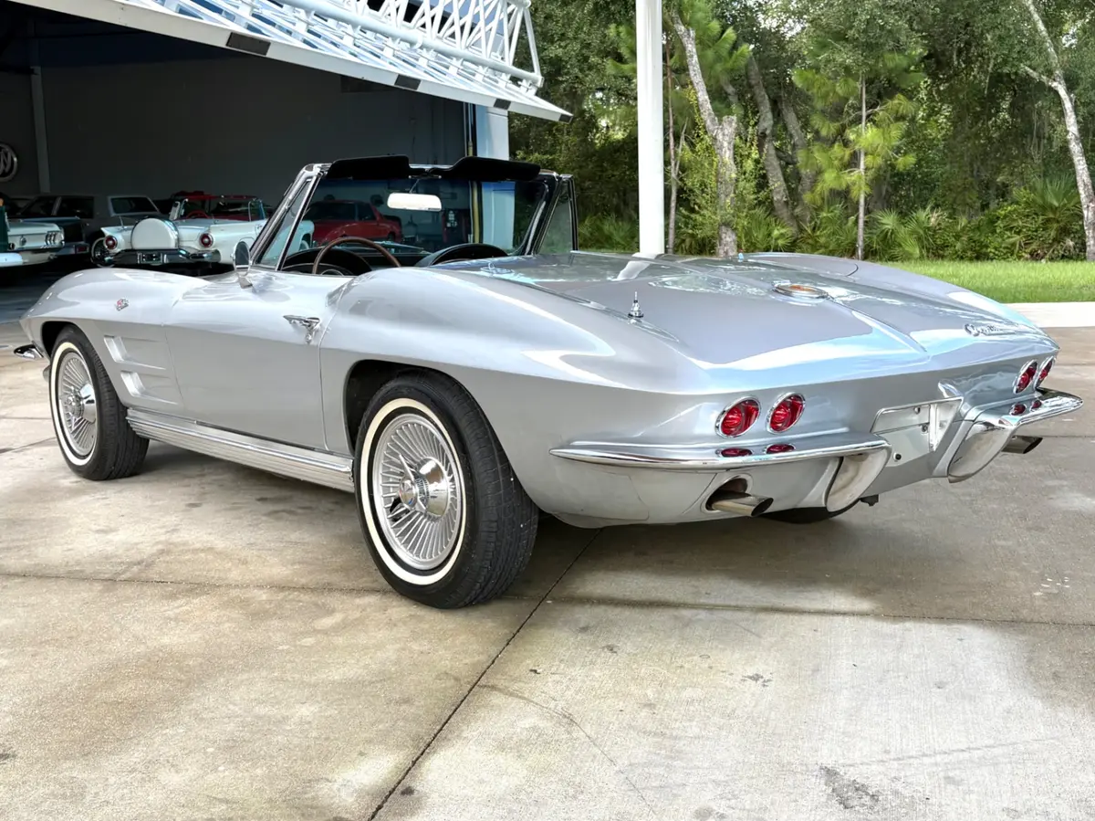Vehicle photo 9