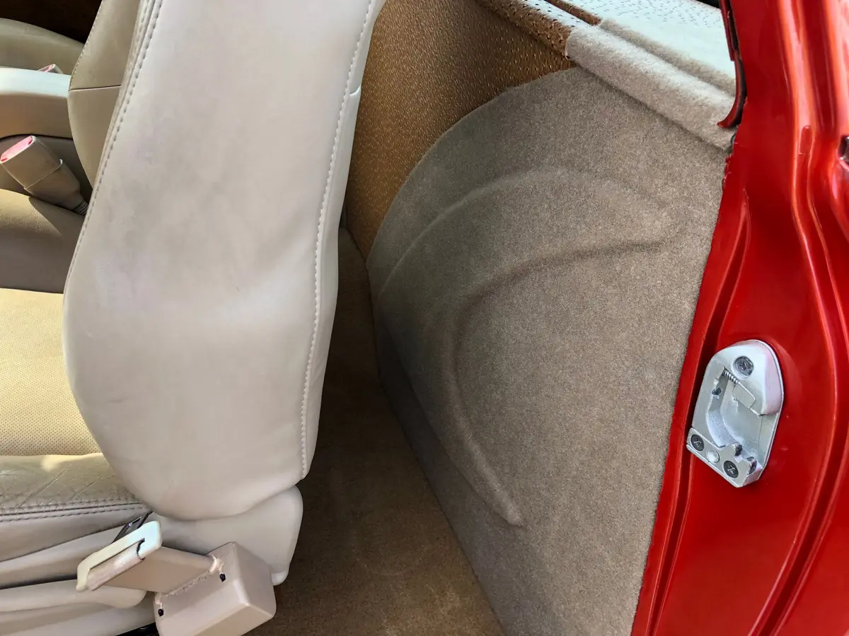 Vehicle photo 14