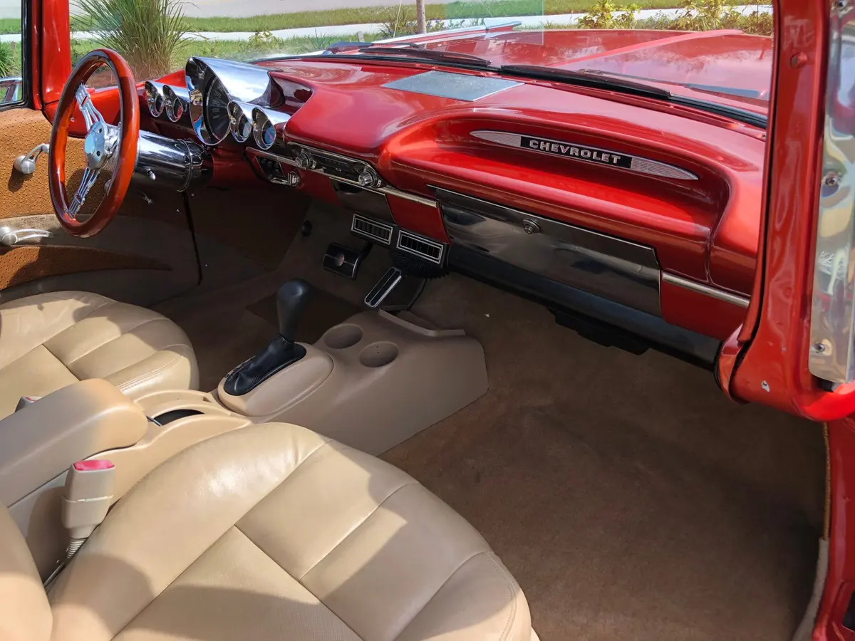 Vehicle photo 23