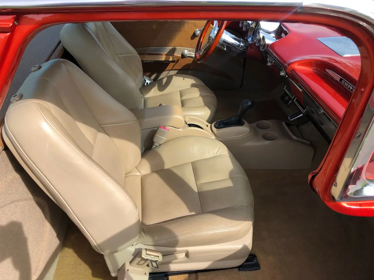 Vehicle photo 24