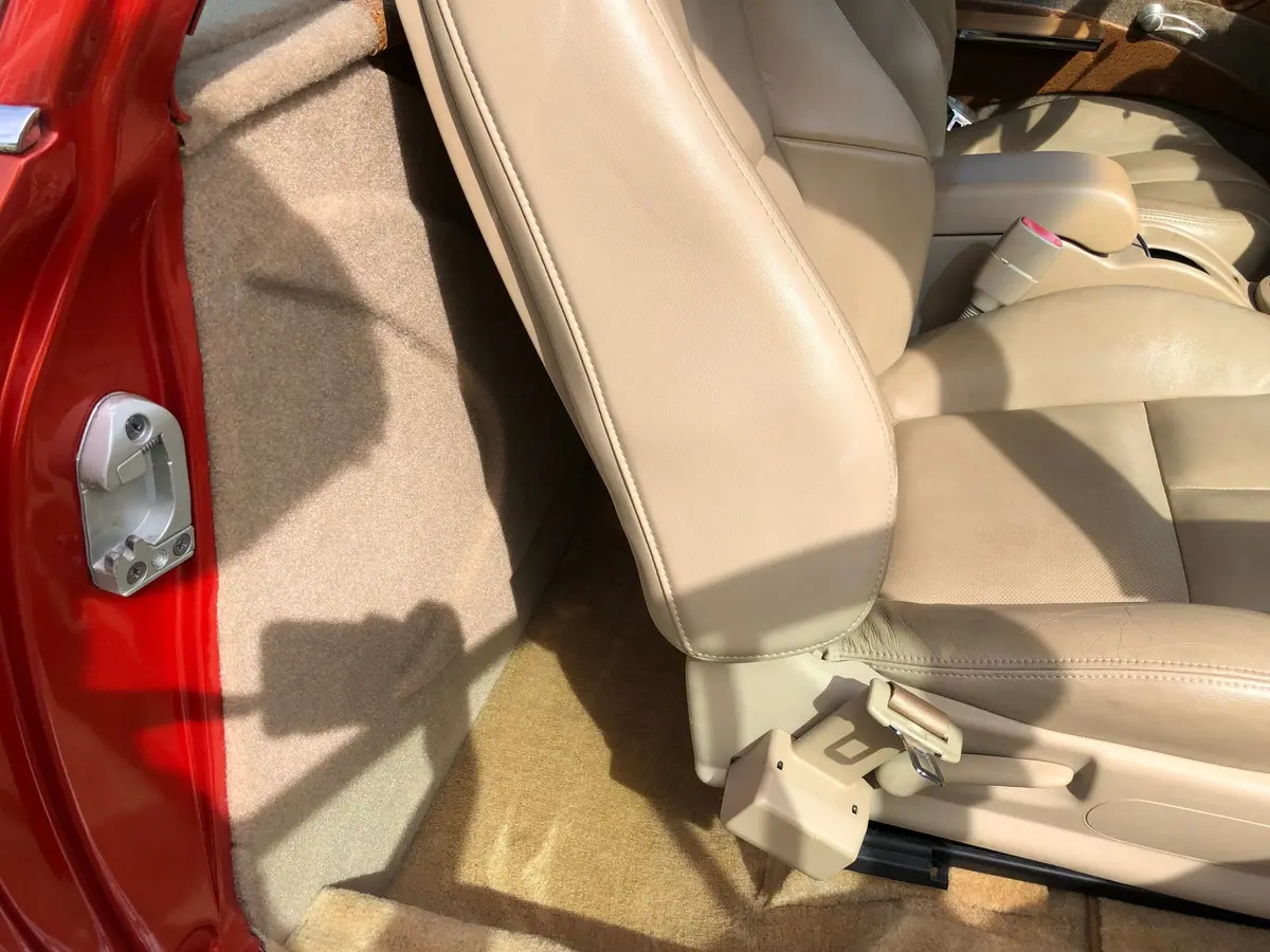 Vehicle photo 25