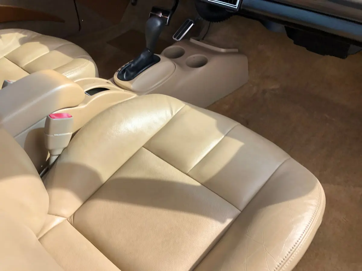 Vehicle photo 28