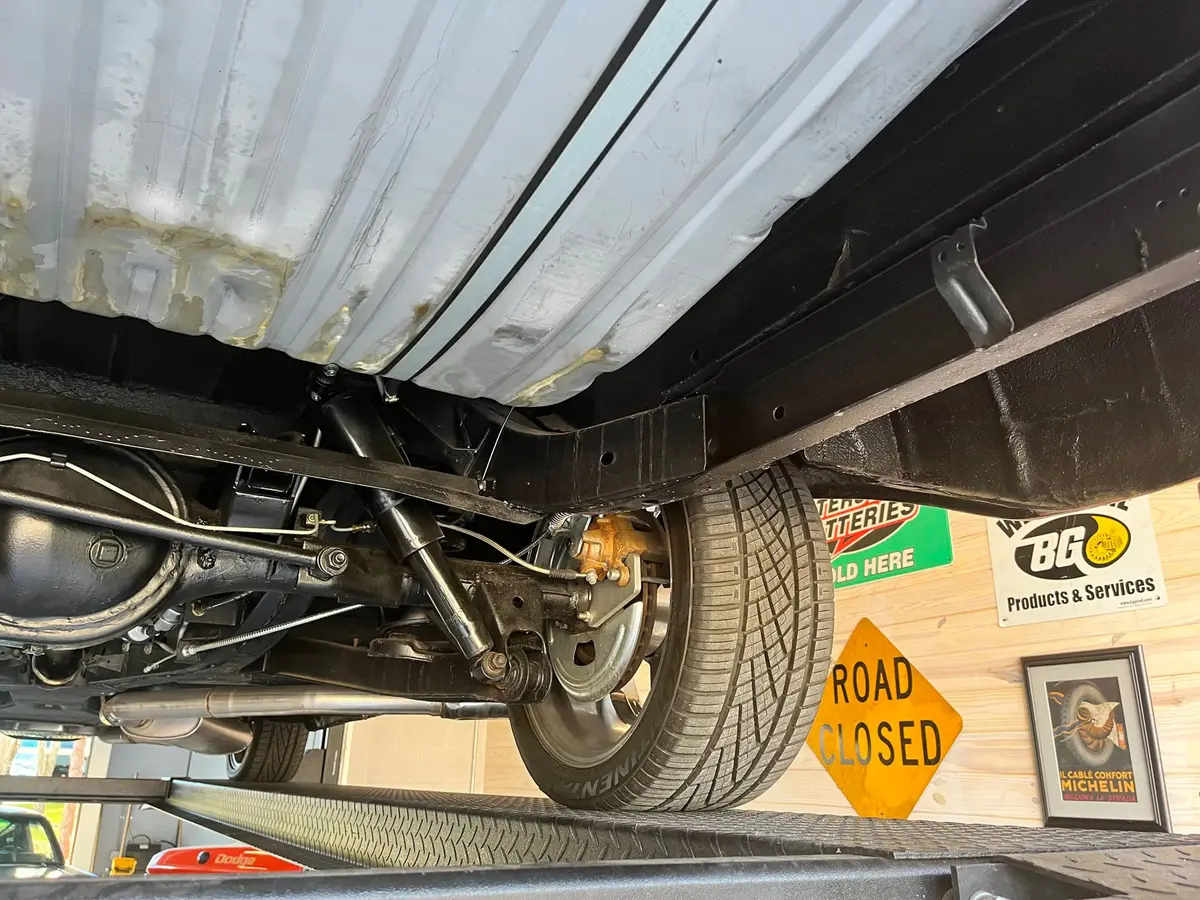 Vehicle photo 52