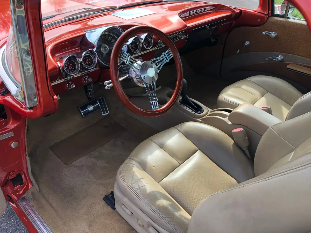 Vehicle photo 7