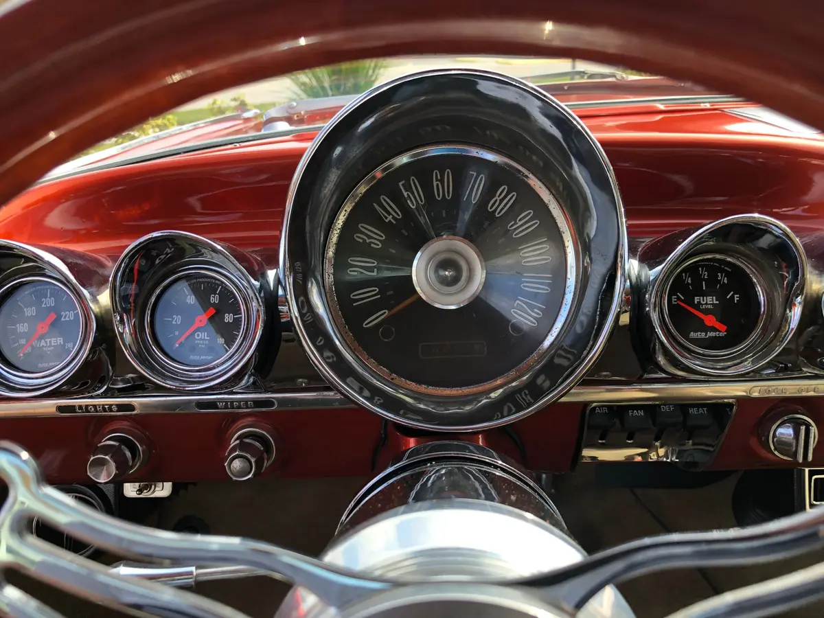 Vehicle photo 8
