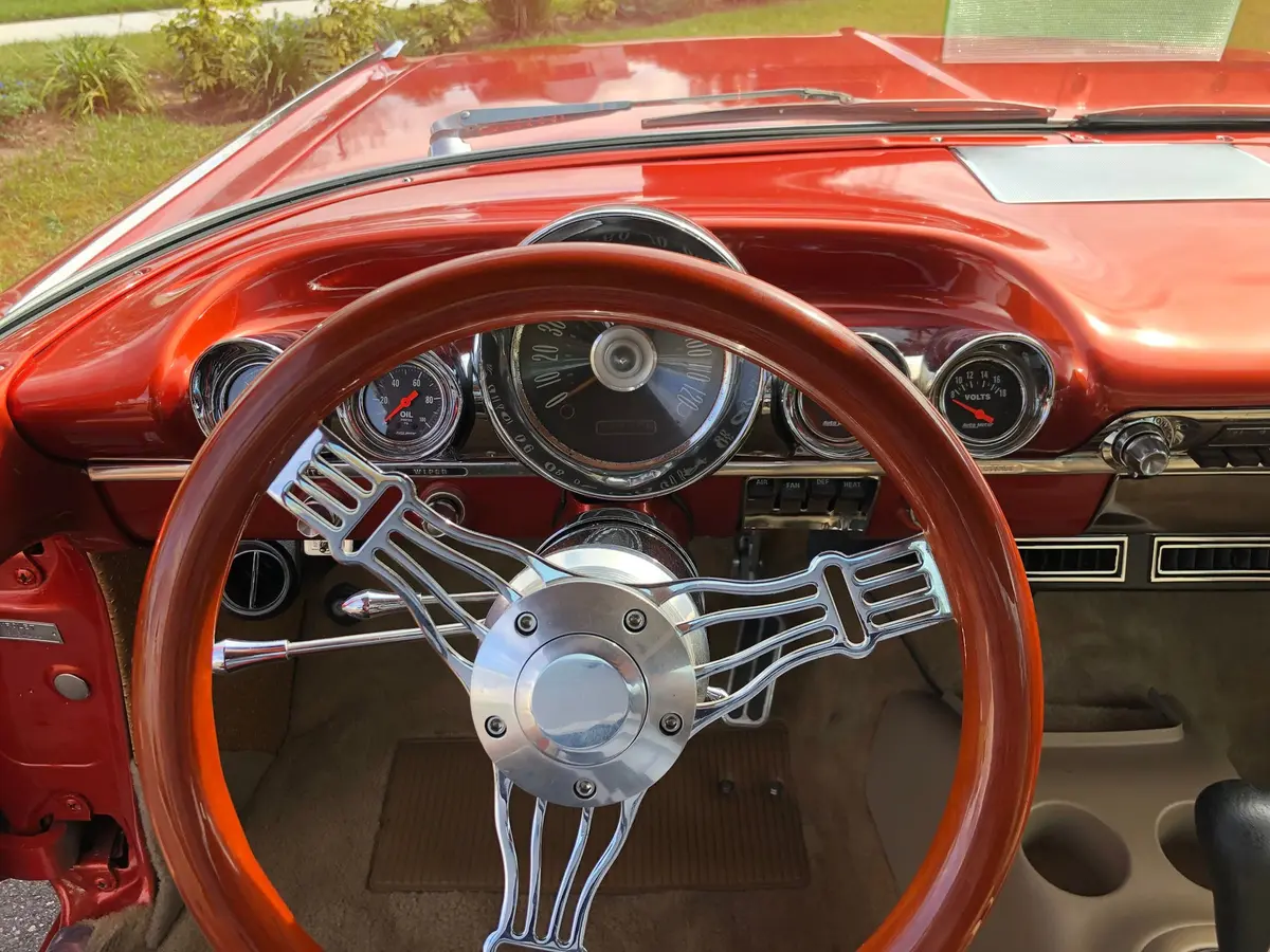 Vehicle photo 9