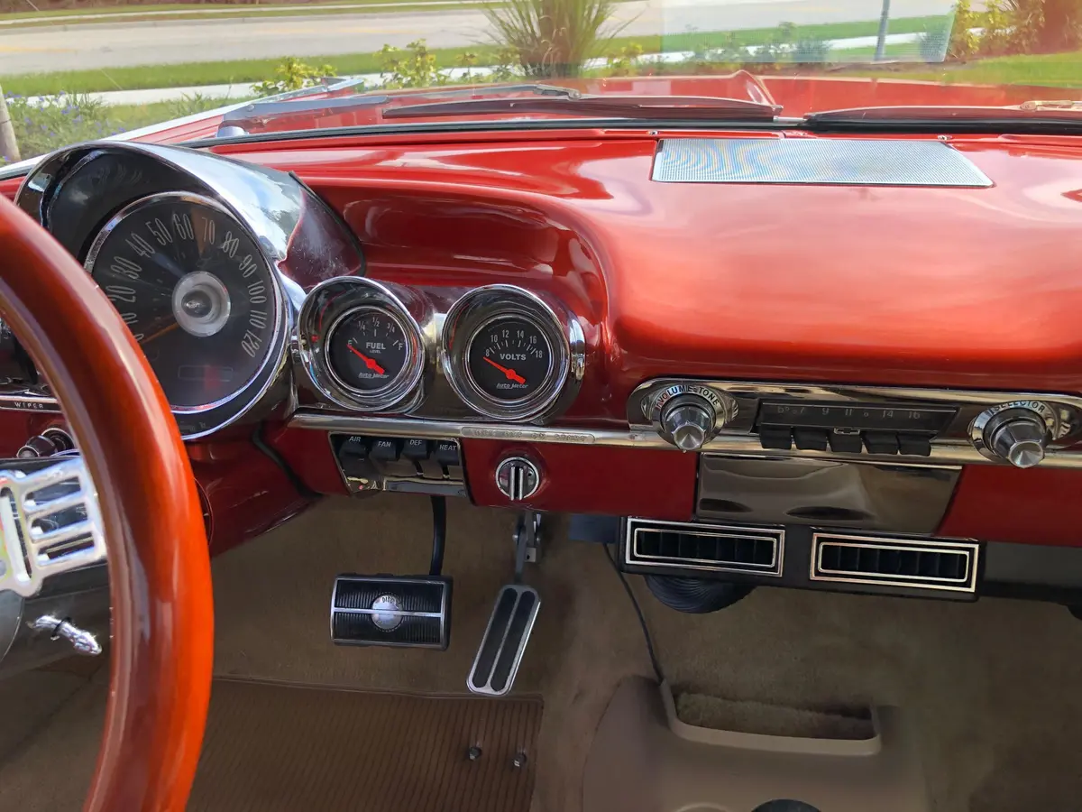 Vehicle photo 11