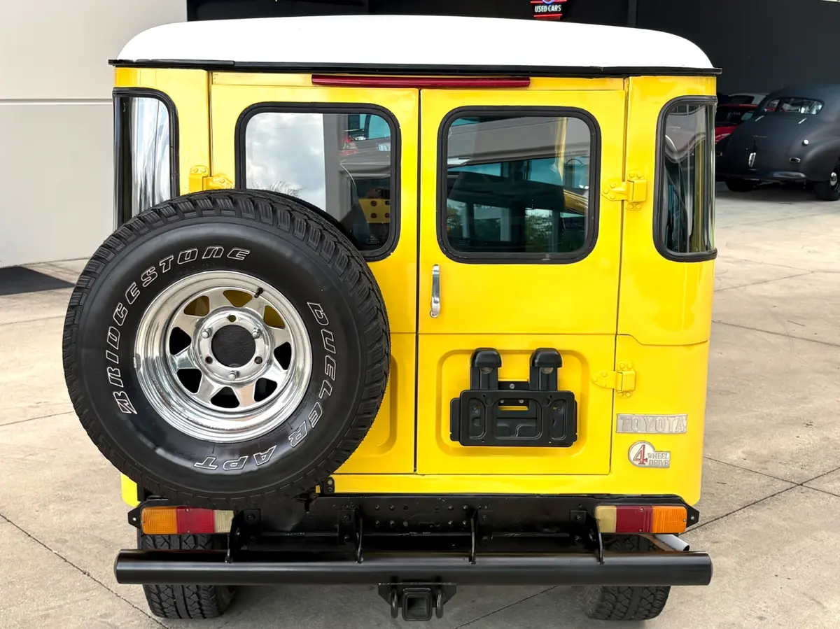 Vehicle photo 8