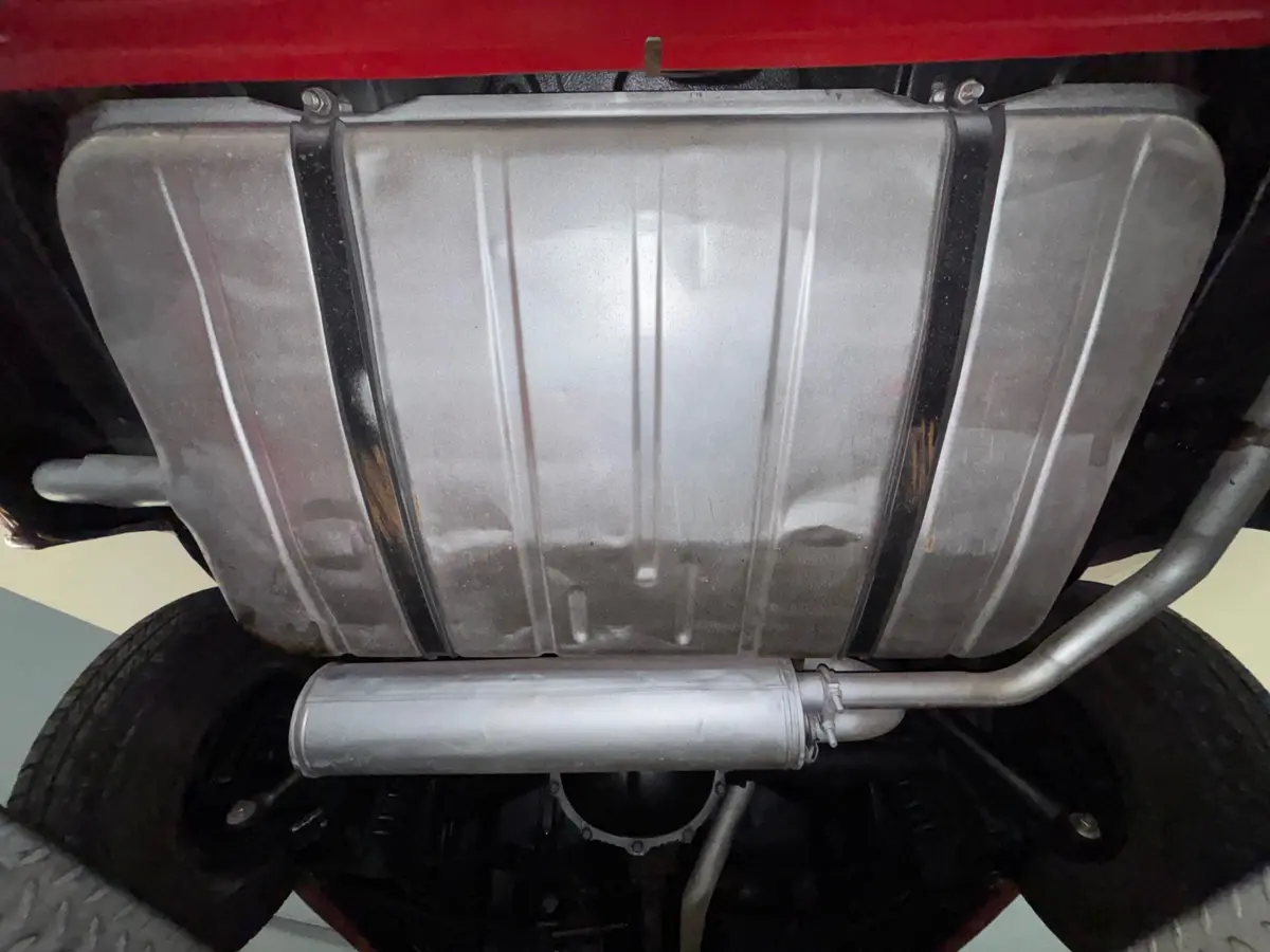 Vehicle photo 33