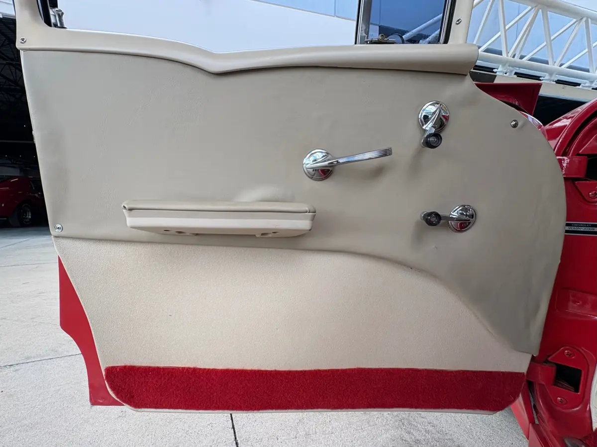 Vehicle photo 28