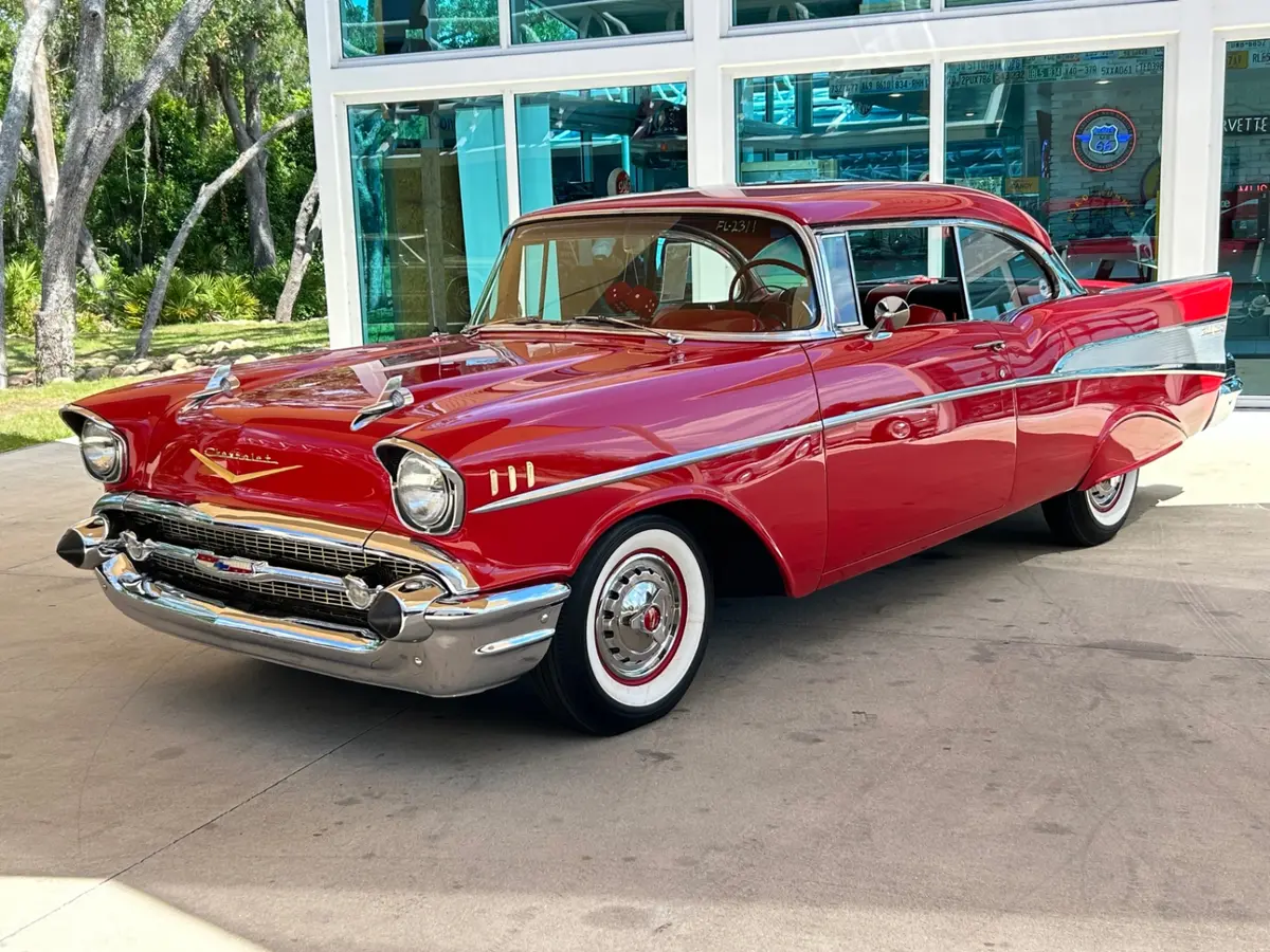 Vehicle photo 12