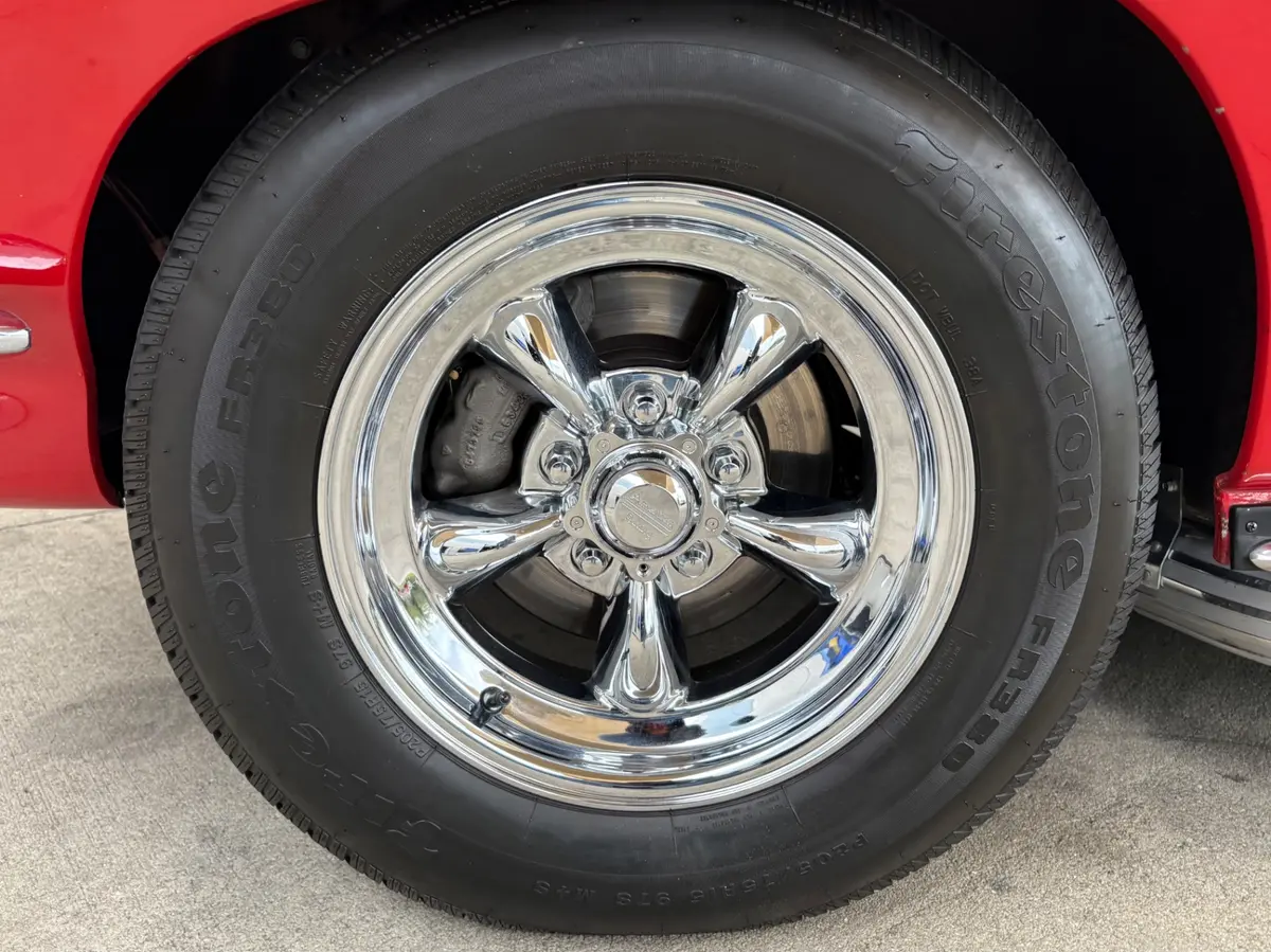 Vehicle photo 28