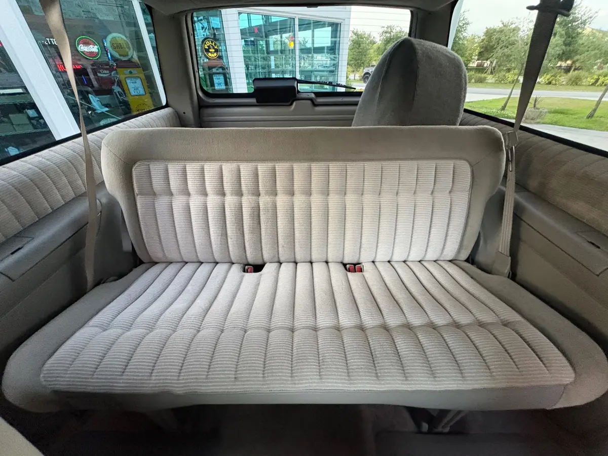 Vehicle photo 32