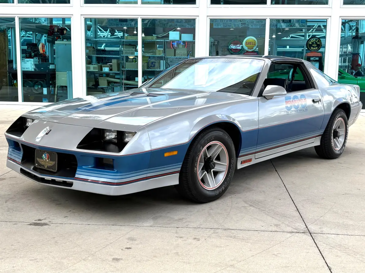 Vehicle photo 11