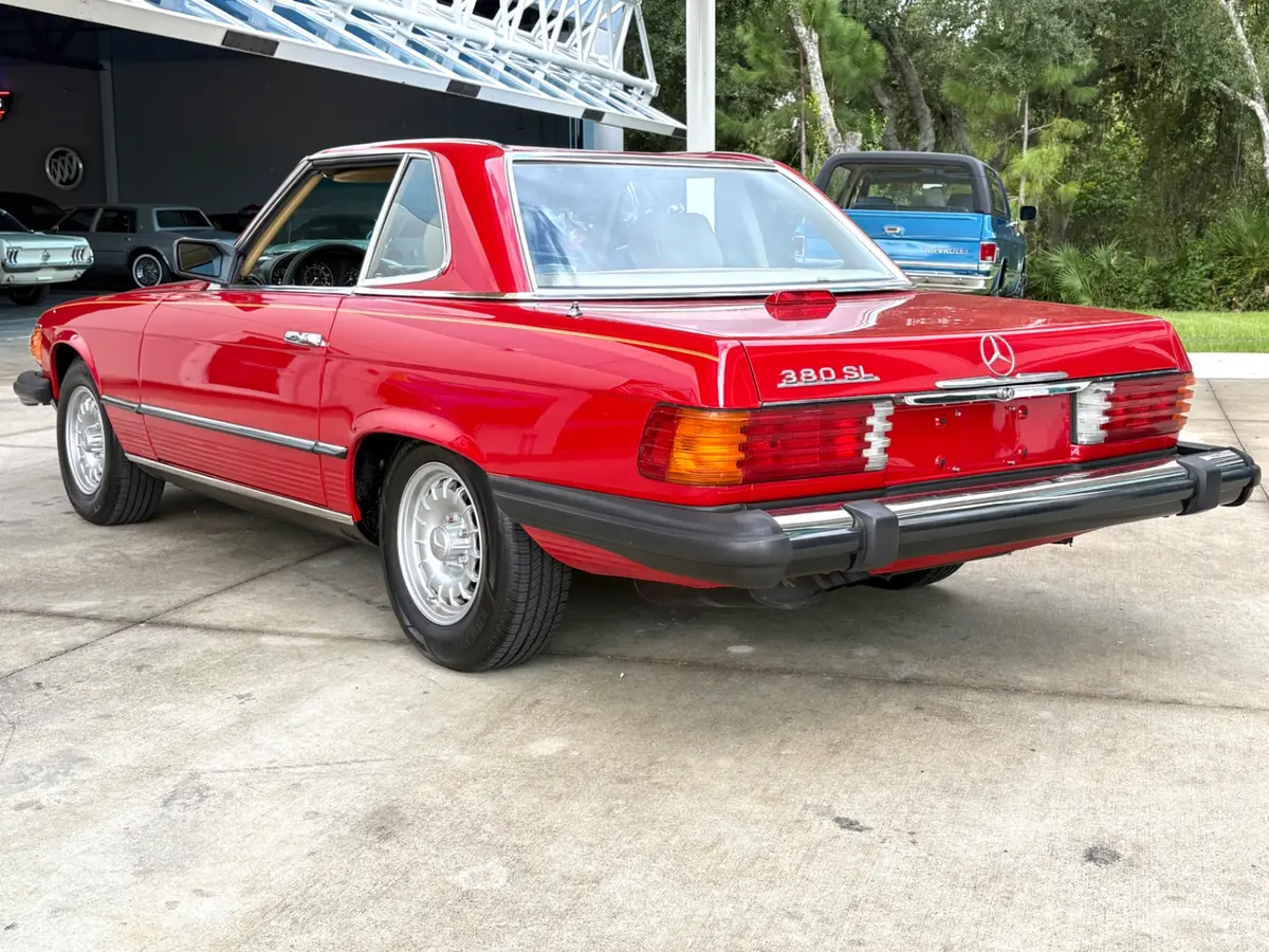 Vehicle photo 9