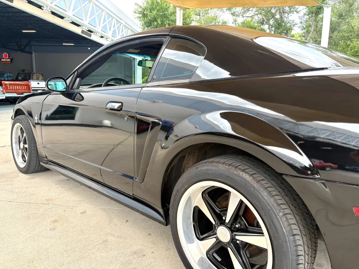 Vehicle photo 14