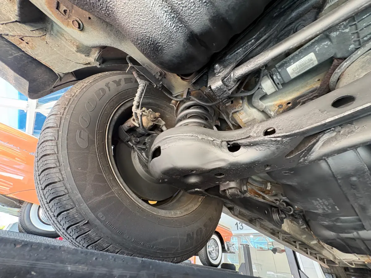 Vehicle photo 40