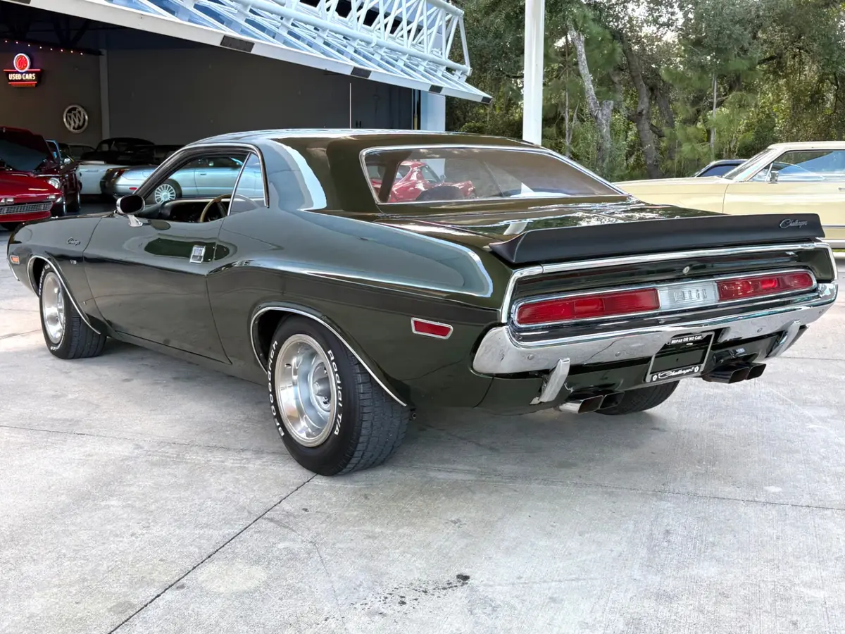 Vehicle photo 9