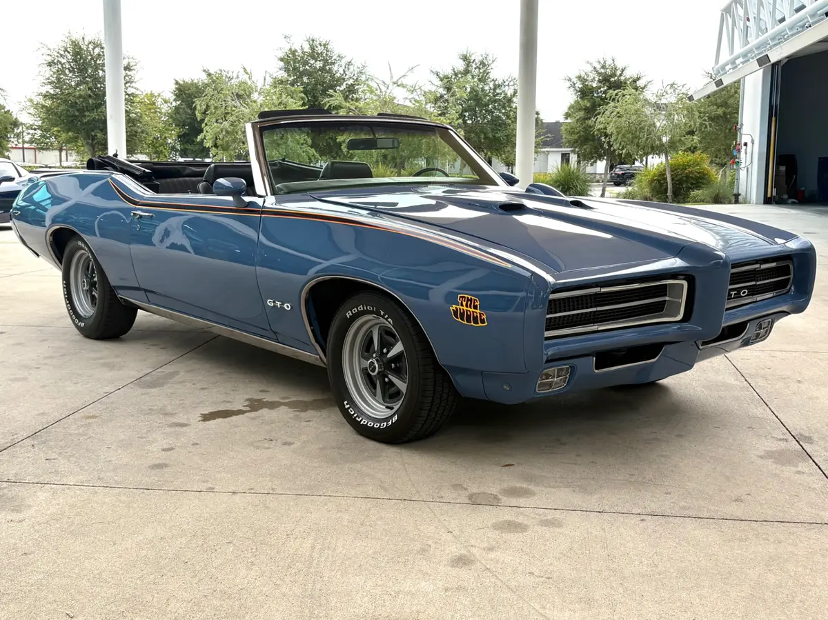 Vehicle photo 4