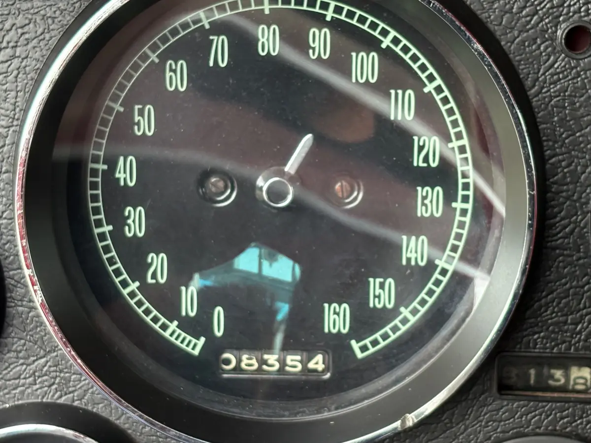 Vehicle photo 26