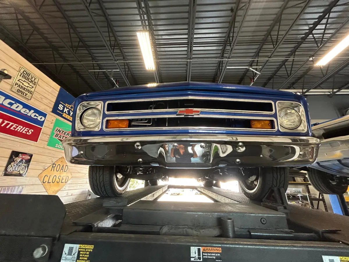 Vehicle photo 52