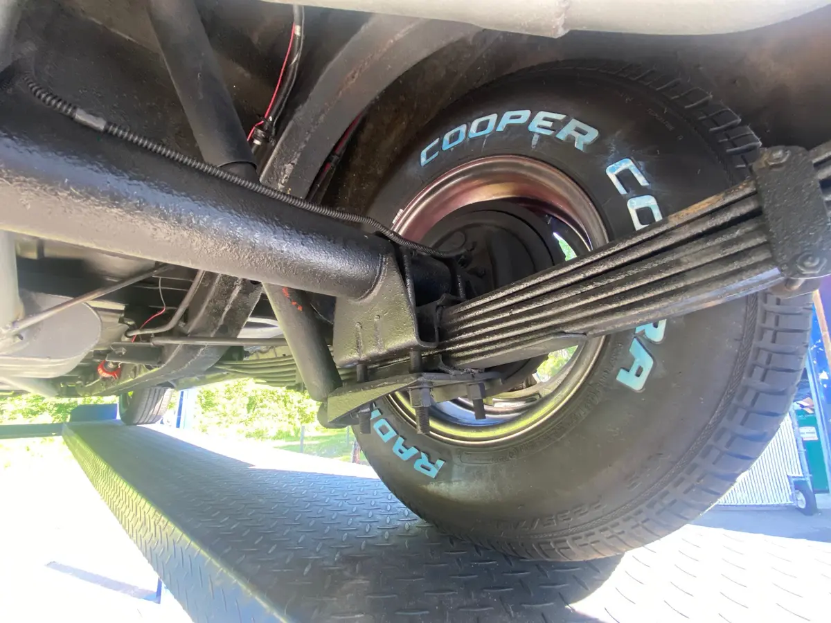 Vehicle photo 30