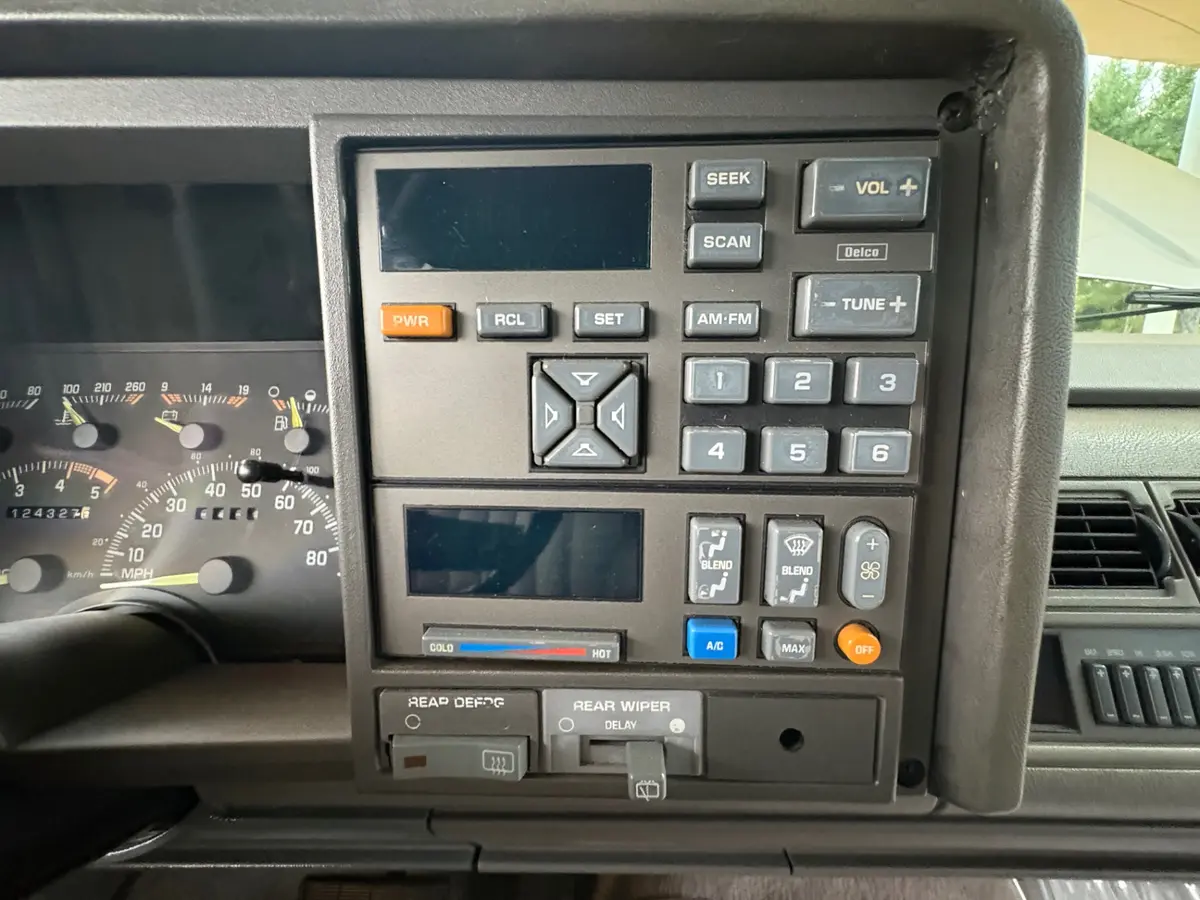 Vehicle photo 40